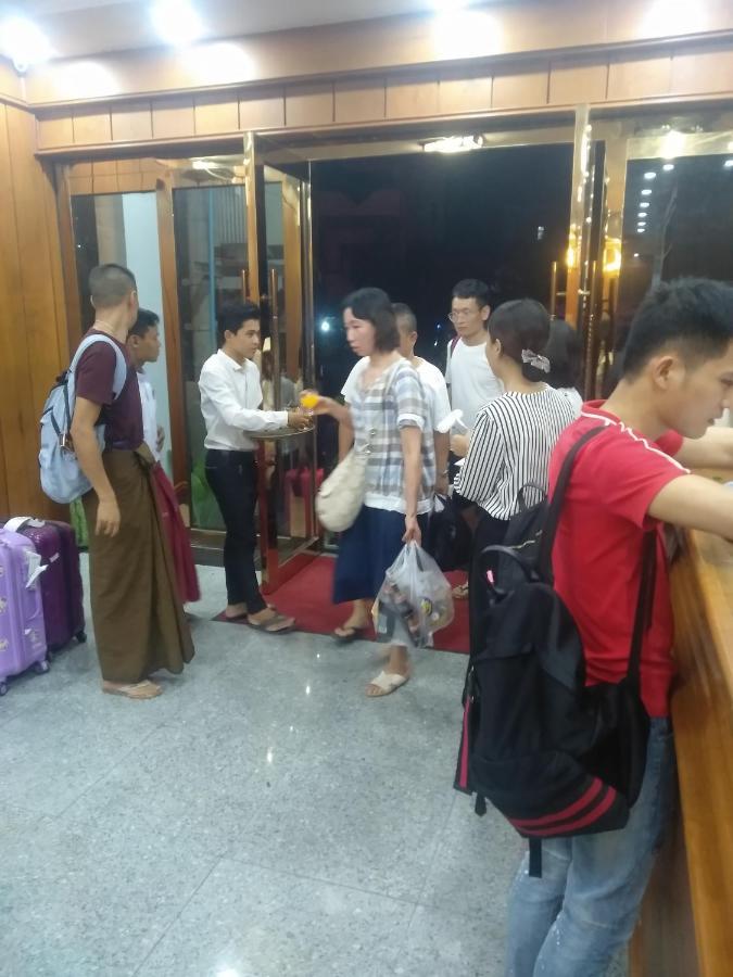 Mandalar May One Hotel Mandalay Bagian luar foto