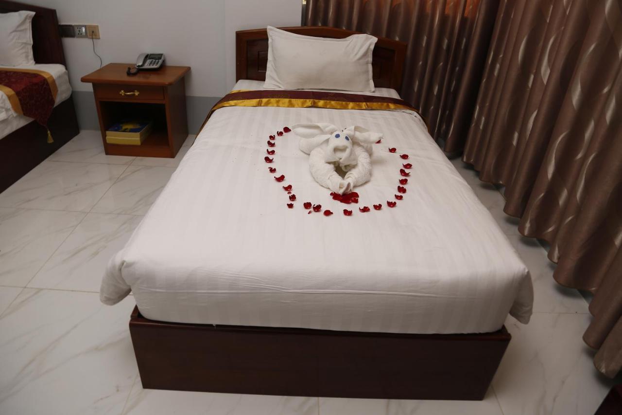 Mandalar May One Hotel Mandalay Bagian luar foto